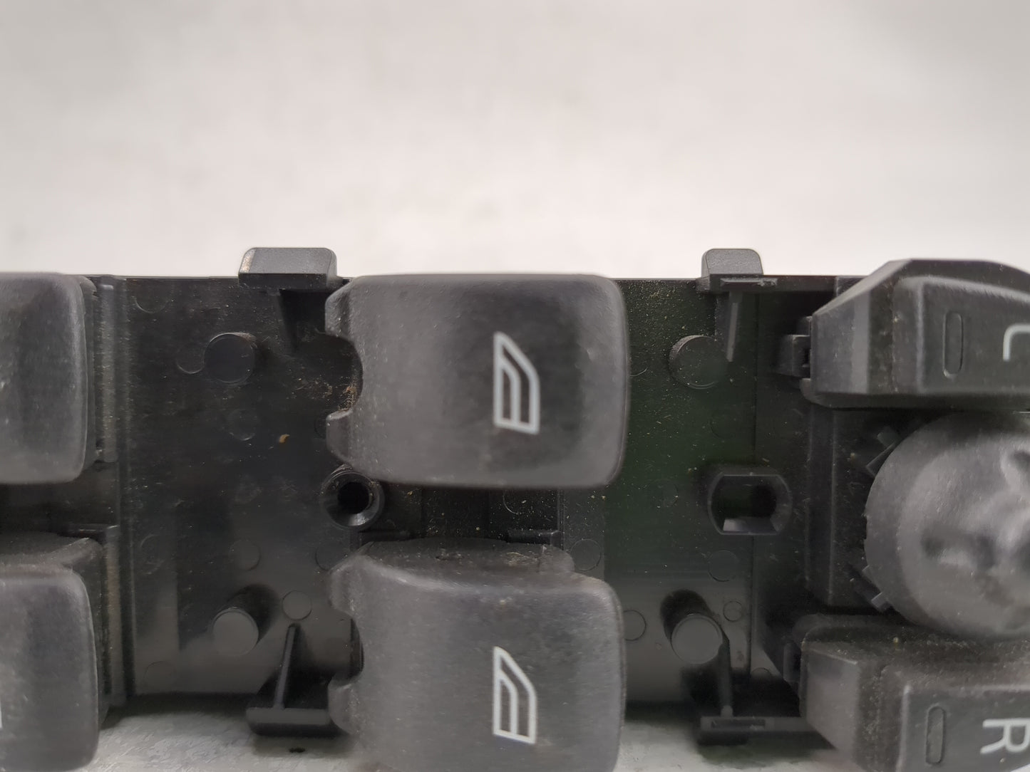 2016 Volvo S80 Master Power Window Switch Replacement Driver Side Left P/N:31334567 Fits OEM Used Auto Parts - Oemusedautopa