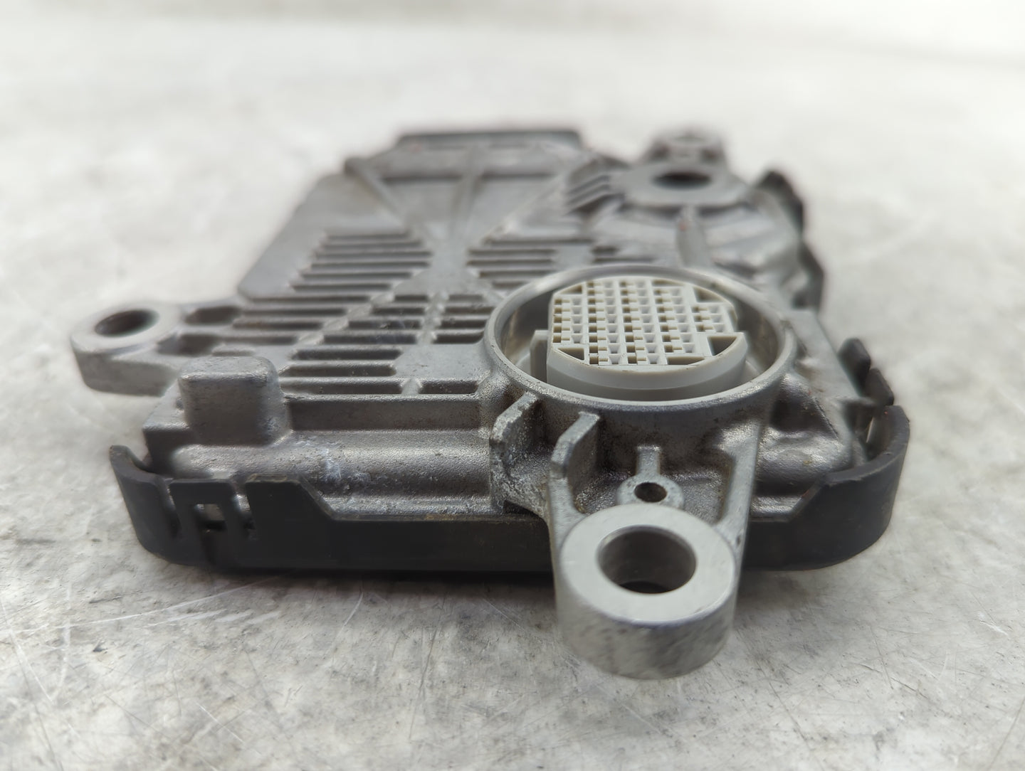 2016-2017 Volvo Xc60 Transmission Control Module Tcu Tcm - Oemusedautoparts1.com