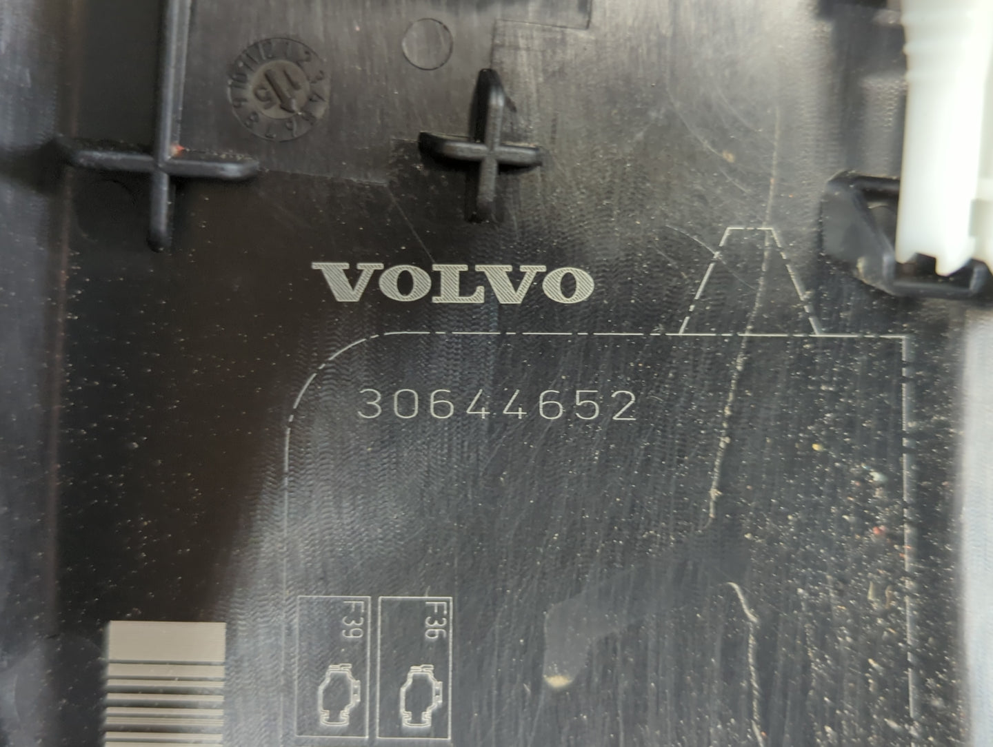 2014-2017 Volvo Xc60 Fusebox Fuse Box Panel Relay Module P/N:30644652 Fits Fits 2012 2014 2015 2016 2017 2018 OEM Used Auto 