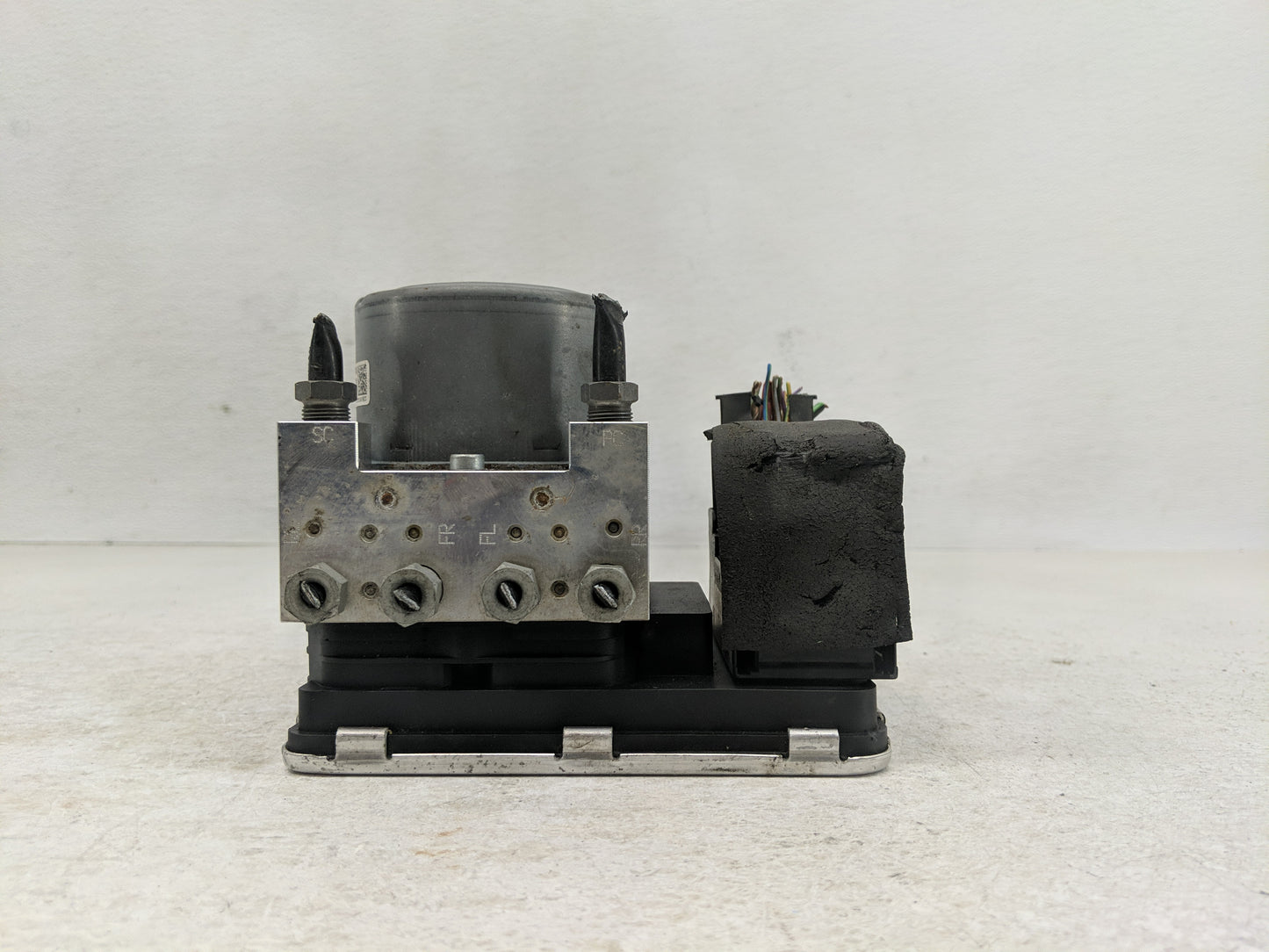 2016-2017 Volvo Xc90 ABS Pump Control Module Replacement P/N:P31445475 Fits Fits 2016 2017 OEM Used Auto Parts - Oemusedauto