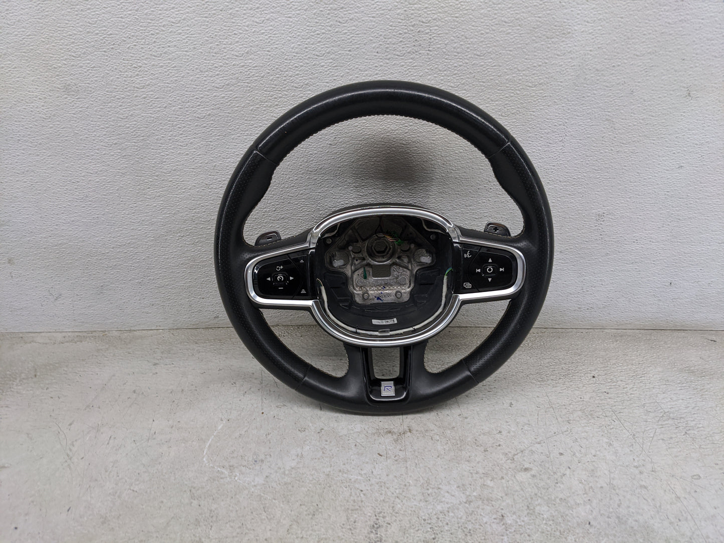 2016 Volvo Xc90 Steering Wheel Oem Black - Oemusedautoparts1.com