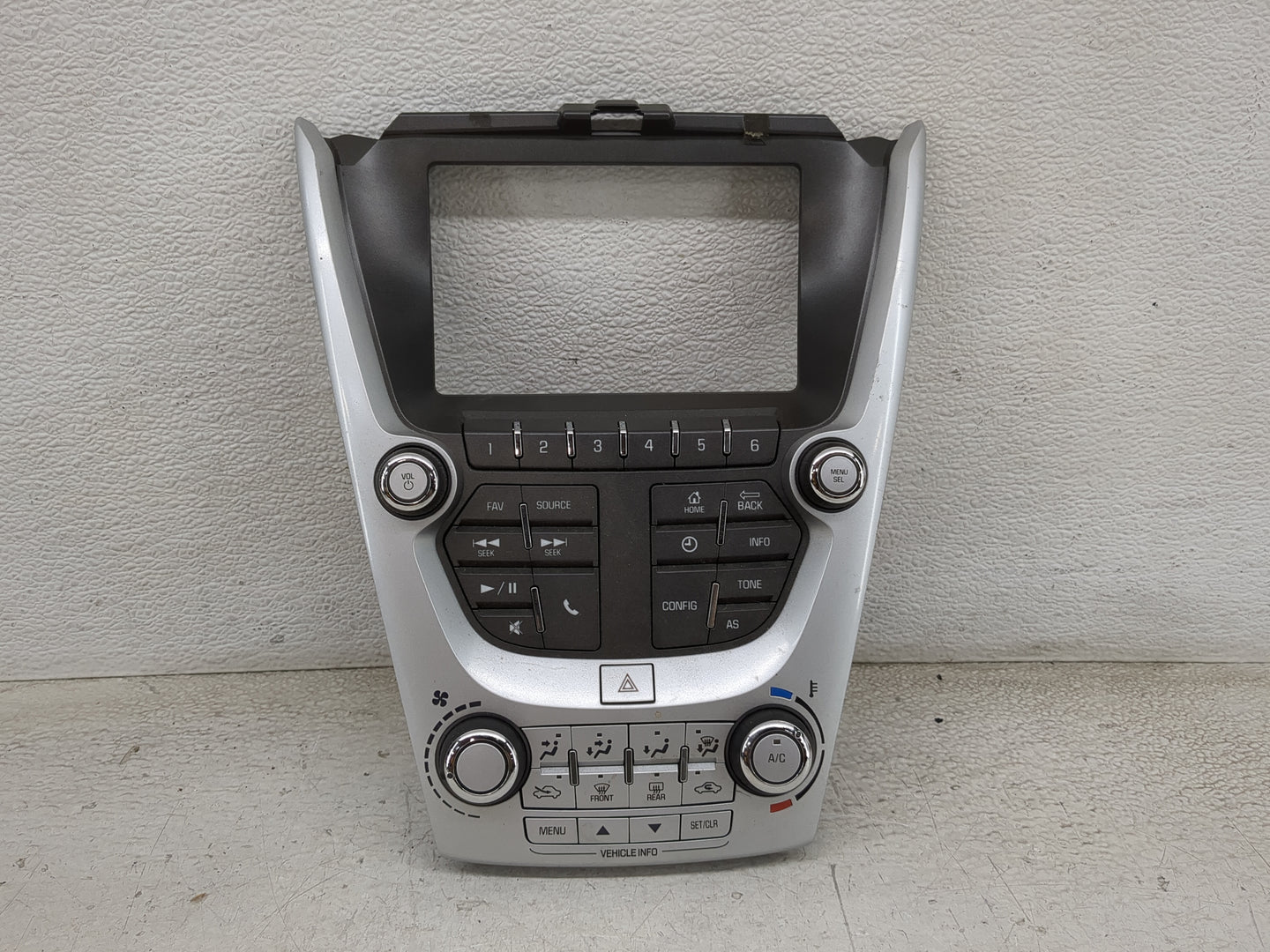 2016-2017 Chevrolet Equinox Radio Control Panel 1468179 - Oemusedautoparts1.com