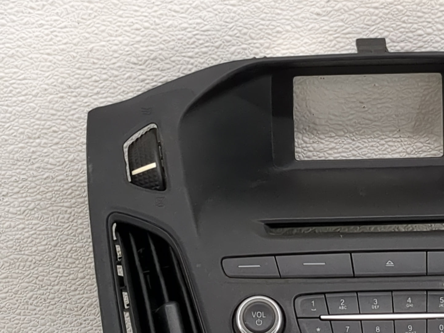 2015-2018 Ford Focus Radio Control Panel Black 1468434 - Oemusedautoparts1.com