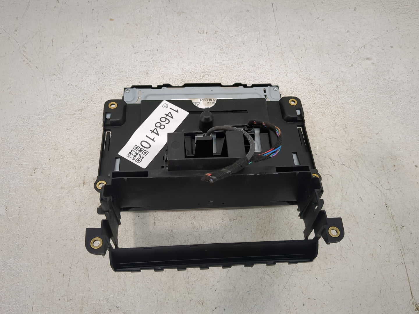 2017 Macan Radio AM FM Cd Player Receiver Replacement Fits OEM Used Auto Parts - Oemusedautoparts1.com