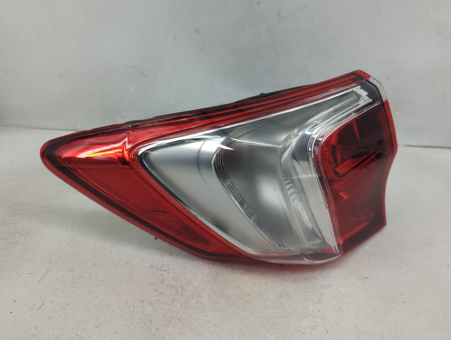 2016-2018 Acura Rdx Tail Light Assembly Driver Left OEM Fits Fits 2016 2017 2018 OEM Used Auto Parts - Oemusedautoparts1.com