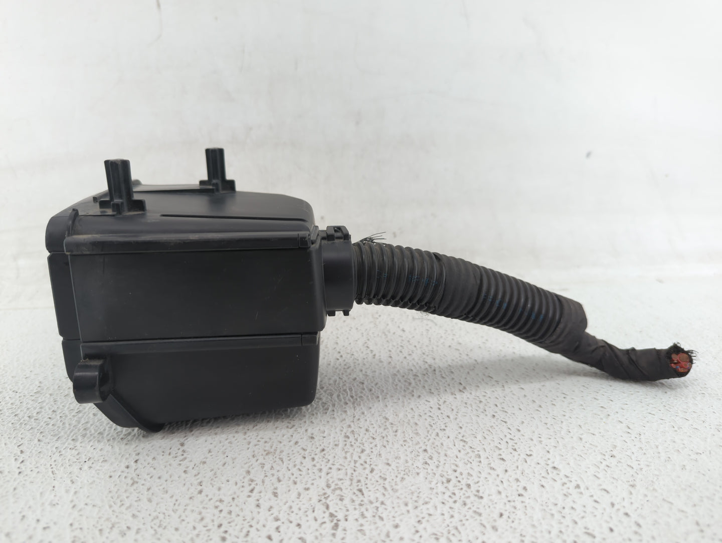 2017 Alfa Romeo Giulia Fusebox Fuse Box Panel Relay Module Fits OEM Used Auto Parts - Oemusedautoparts1.com