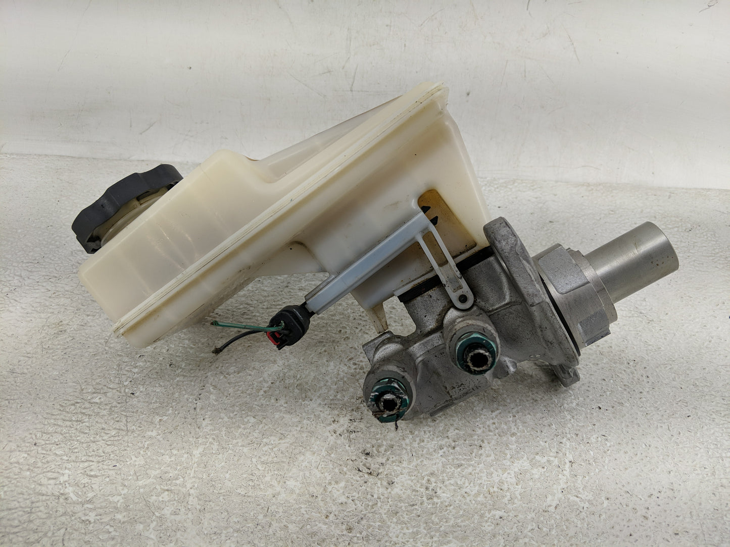 2015-2018 Audi A3 Brake Master Cylinder - Oemusedautoparts1.com