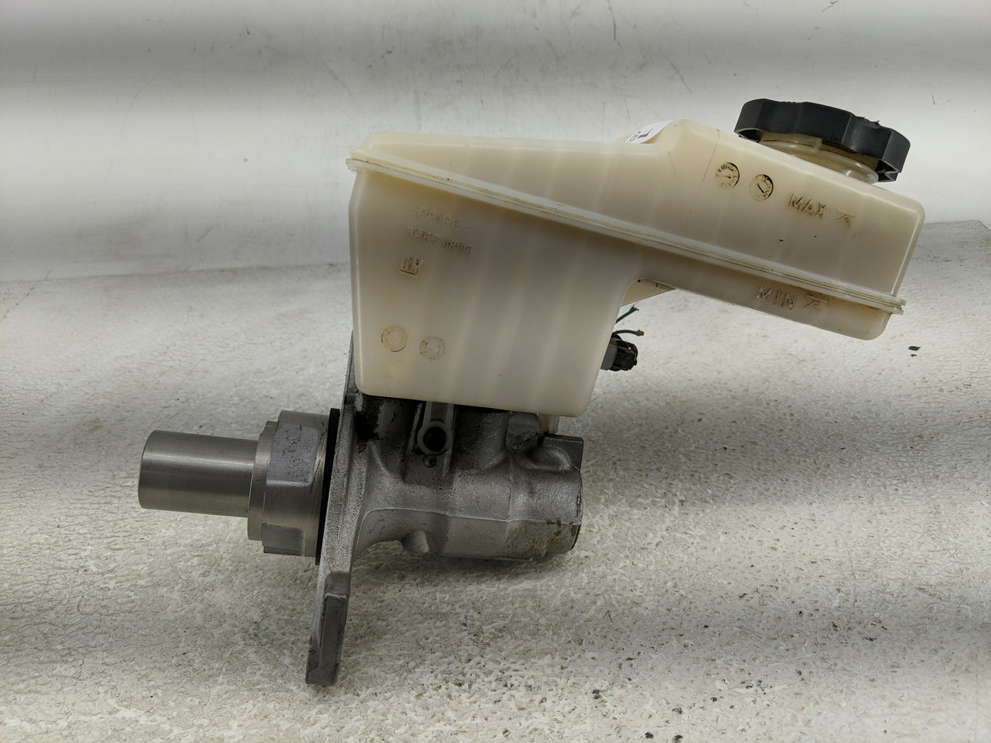 2015-2018 Audi A3 Brake Master Cylinder - Oemusedautoparts1.com