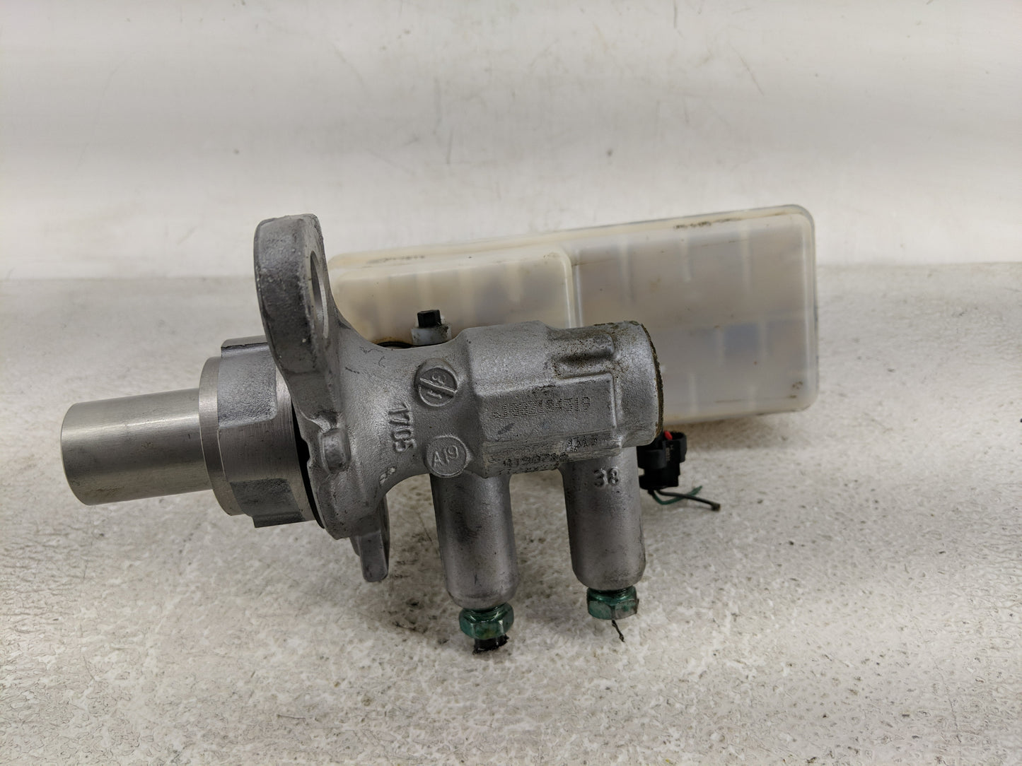 2015-2018 Audi A3 Brake Master Cylinder - Oemusedautoparts1.com