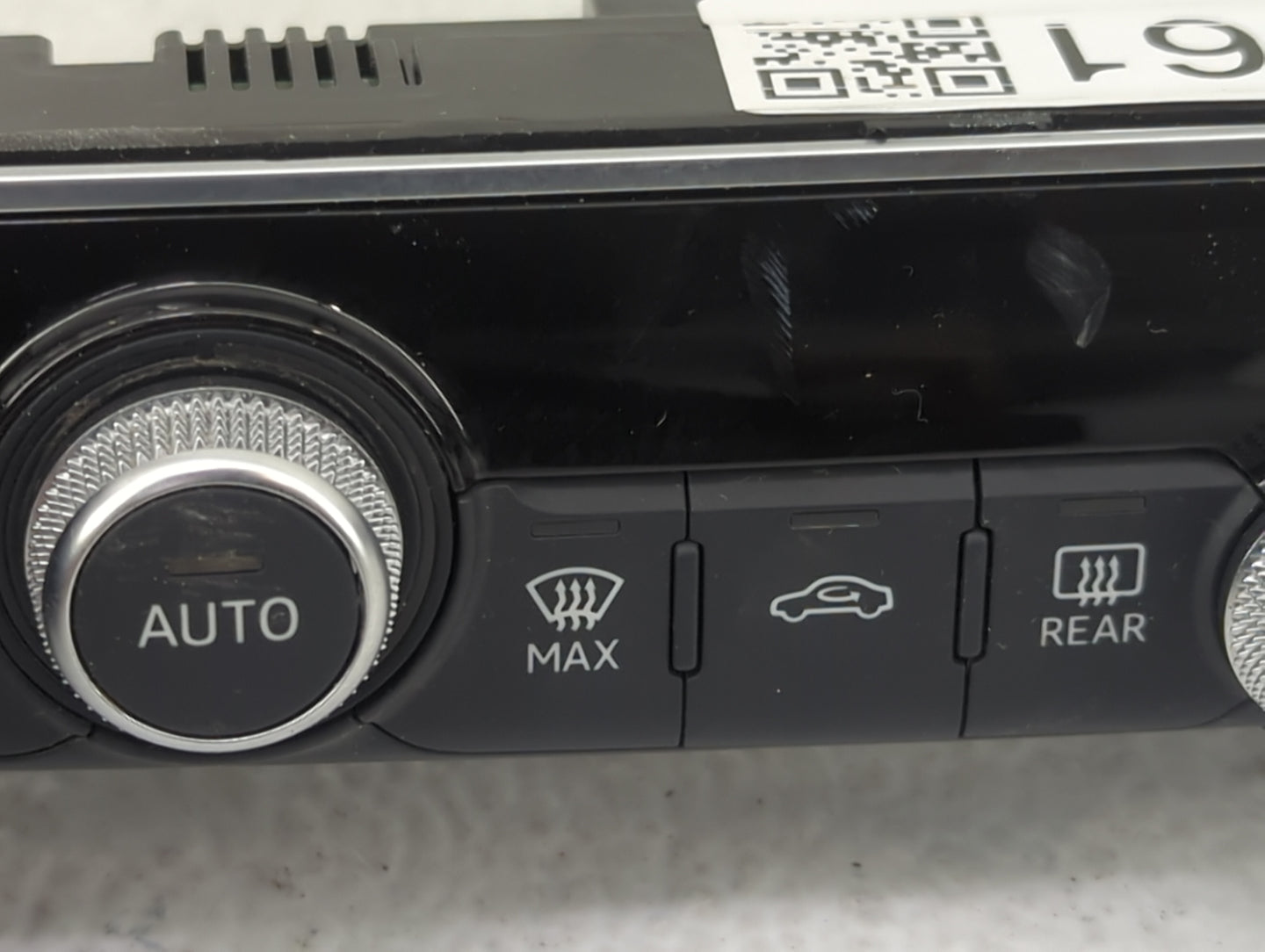 2015-2018 Audi A3 Climate Control Module Temperature AC/Heater Replacement P/N:8V0 820 043 M Fits Fits 2015 2016 2017 2018 O