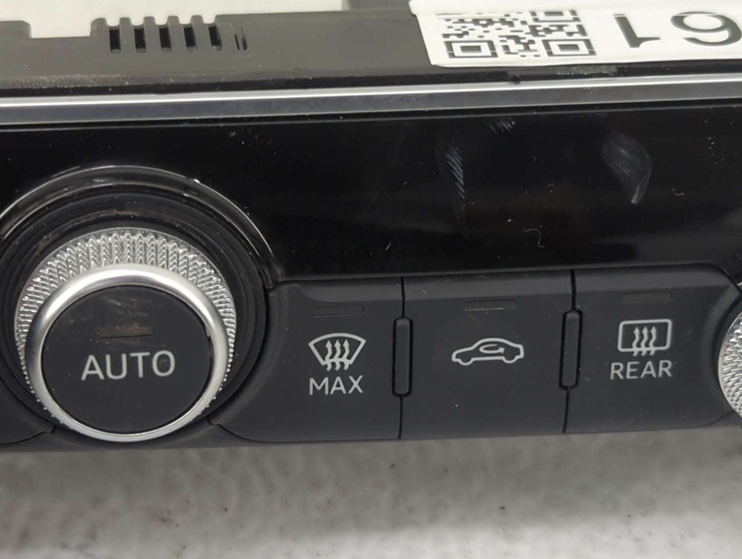 2015-2018 Audi A3 Climate Control Module Temperature AC/Heater Replacement P/N:8V0 820 043 M Fits Fits 2015 2016 2017 2018 O