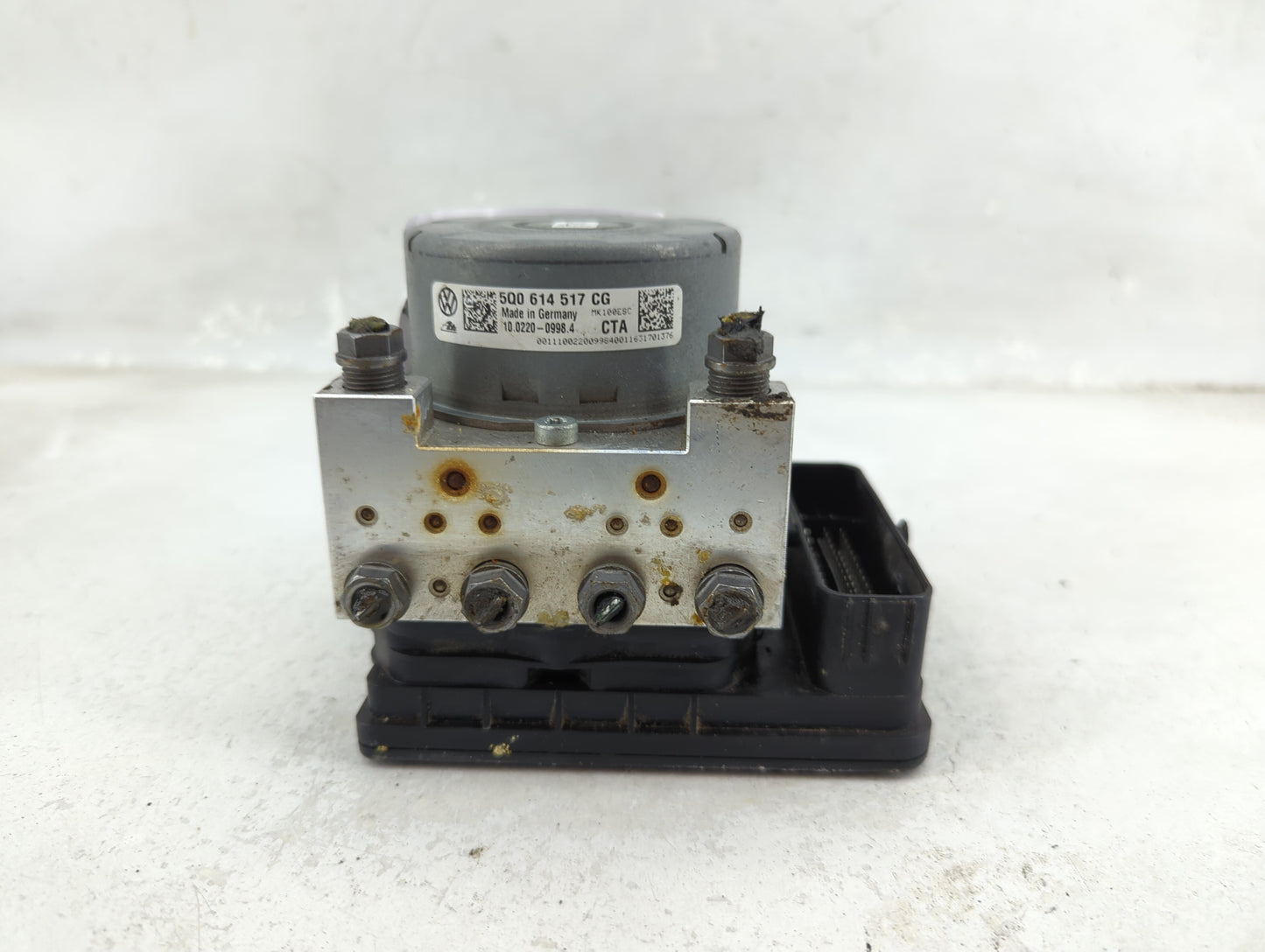 2017-2018 Audi A3 ABS Pump Control Module Replacement P/N:5Q0 614 517 CG Fits Fits 2017 2018 OEM Used Auto Parts - Oemusedau