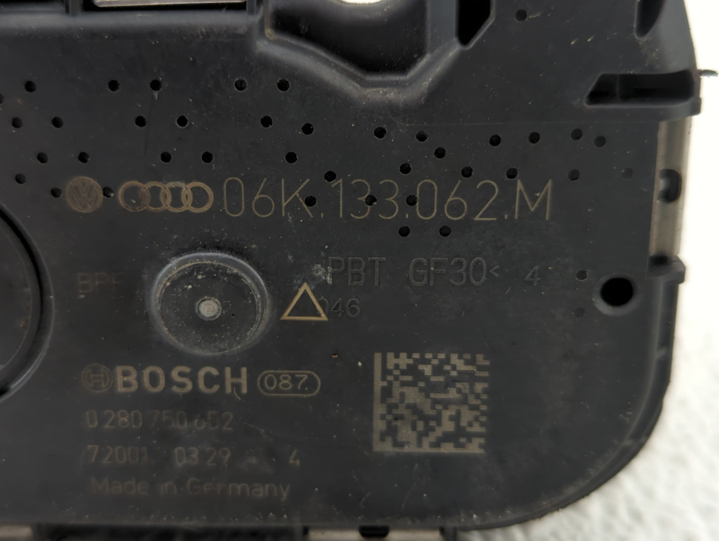 2017-2018 Audi A3 Throttle Body P/N:06K 133 062 M 06K 133 062 J Fits Fits 2017 2018 2019 2020 2021 2022 OEM Used Auto Parts 