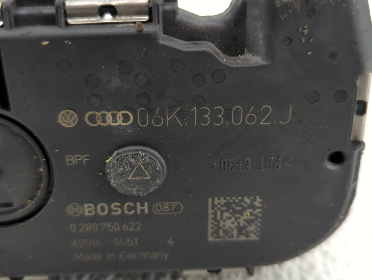 2017-2018 Audi A3 Throttle Body P/N:06K 133 062 M 06K 133 062 J Fits Fits 2017 2018 2019 2020 2021 2022 OEM Used Auto Parts 