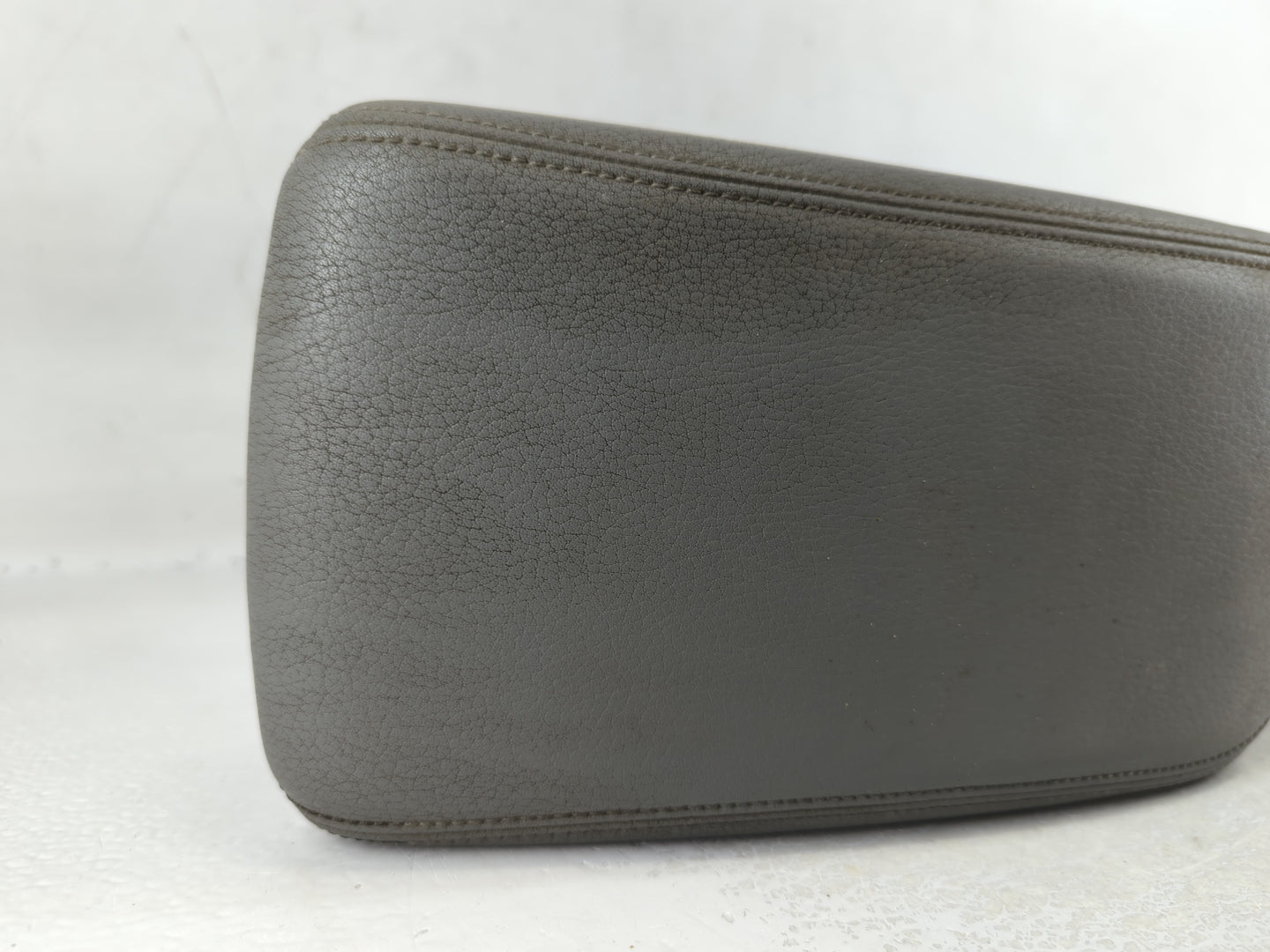 2017 Audi A3 Center Console Armrest Cover Lid P/N:WAUAGFF4H1037939 Fits OEM Used Auto Parts - Oemusedautoparts1.com