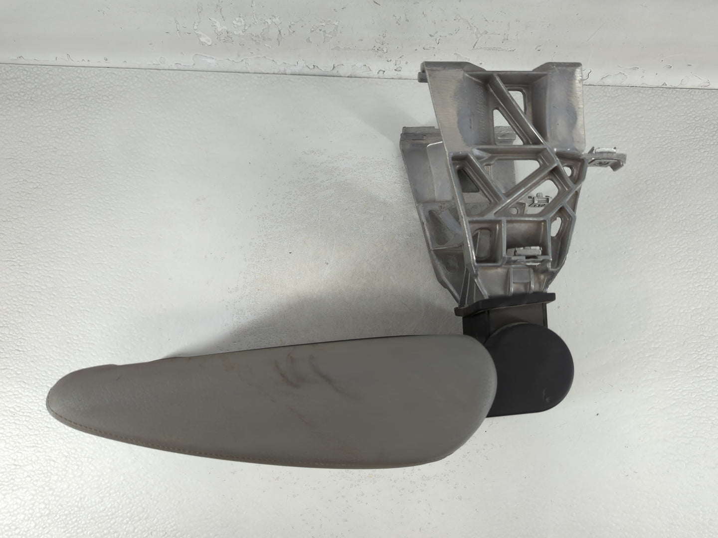 2017 Audi A3 Center Console Armrest Cover Lid P/N:WAUAGFF4H1037939 Fits OEM Used Auto Parts - Oemusedautoparts1.com
