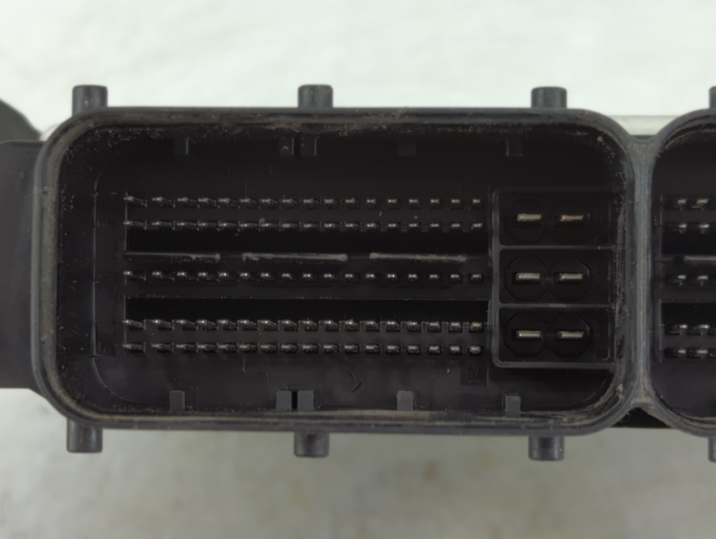 2017-2019 Audi A4 PCM Engine Control Computer ECU ECM PCU OEM P/N:06L 907 309 Fits Fits 2017 2018 2019 OEM Used Auto Parts -