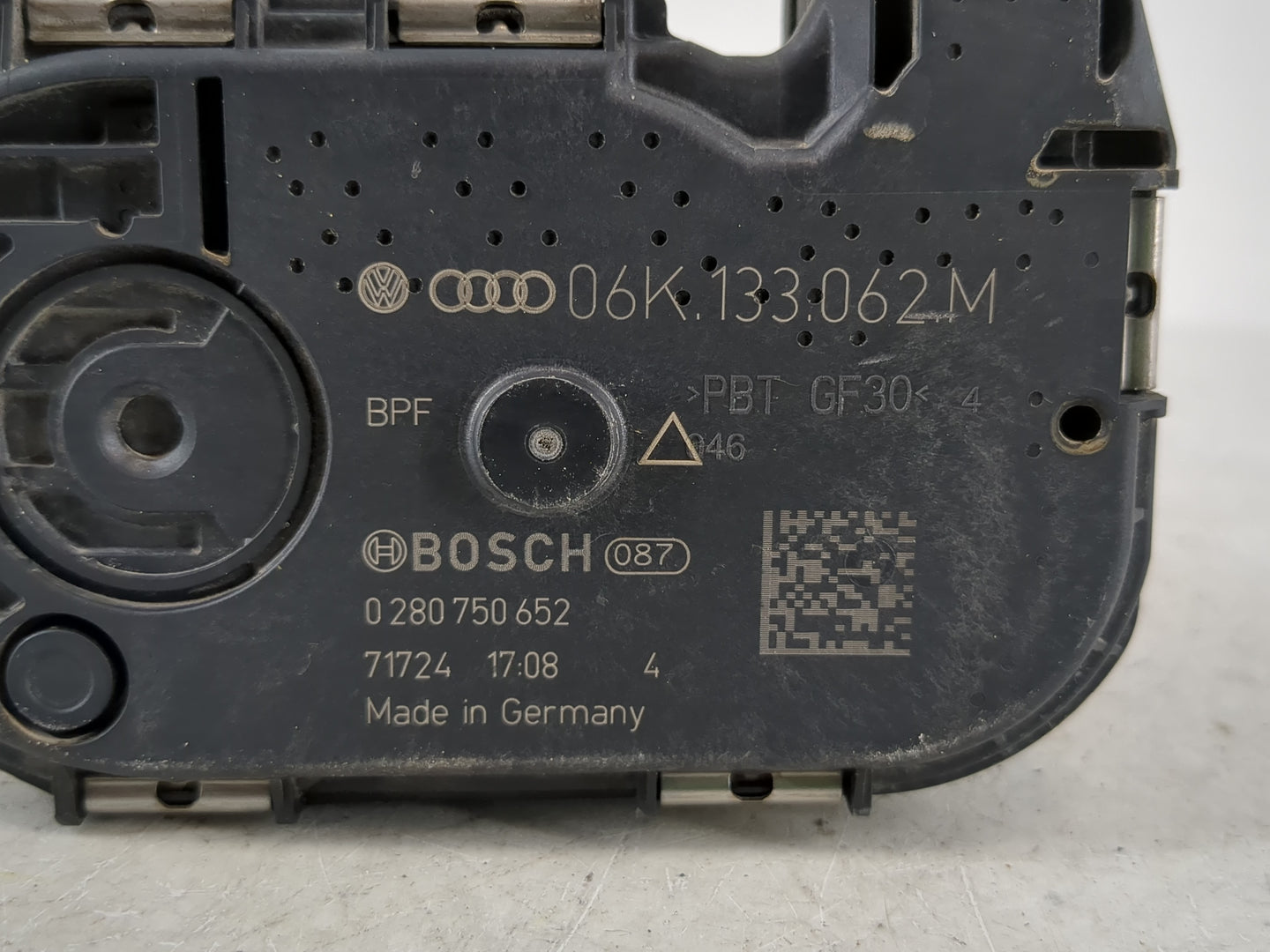 2017-2020 Audi A4 Throttle Body P/N:06K 133 062 M Fits Fits 2017 2018 2019 2020 2021 2022 OEM Used Auto Parts - Oemusedautop