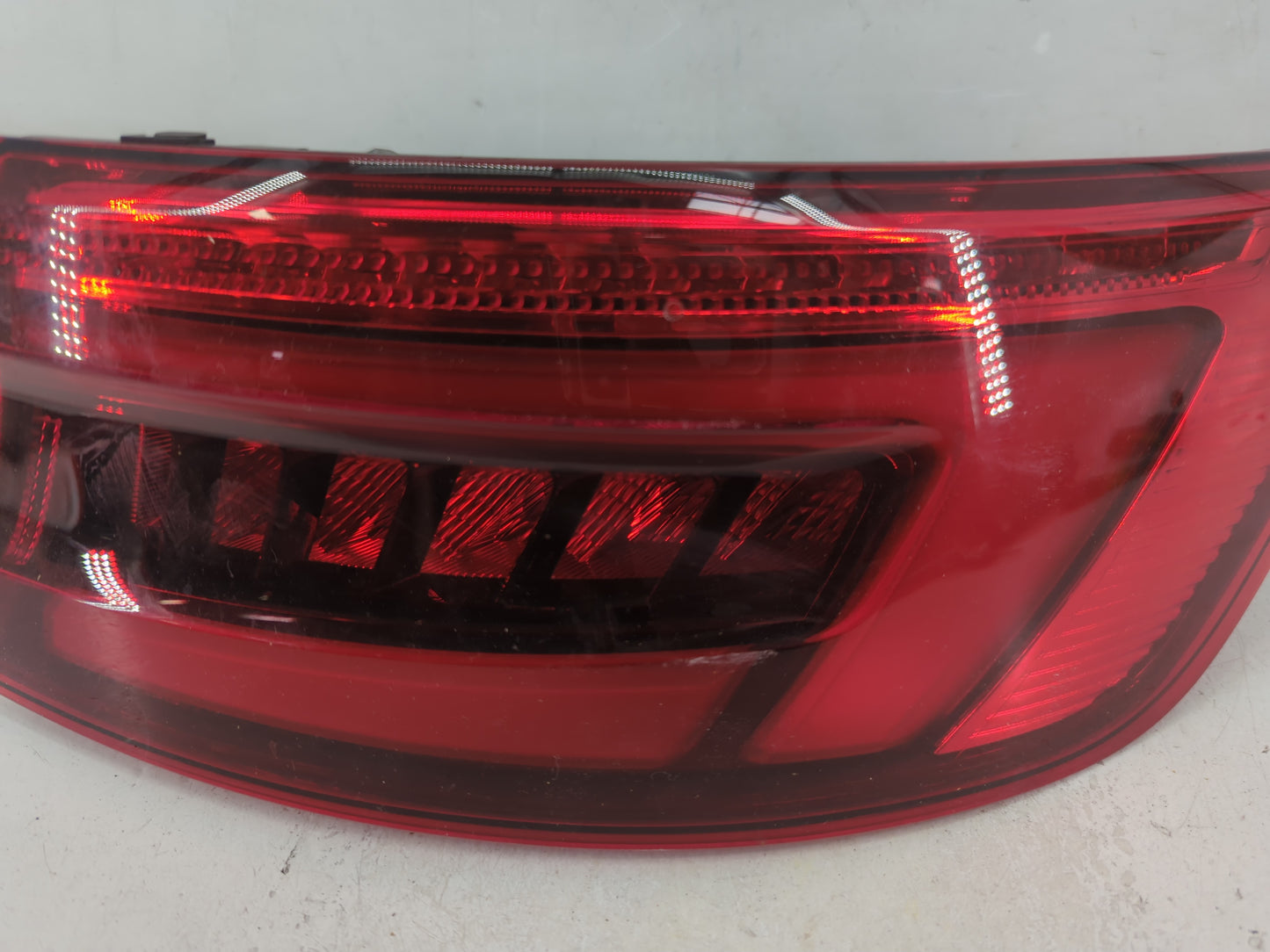 2017-2019 Audi A4 Tail Light Assembly Passenger Right OEM P/N:8W5 945 092 D Fits Fits 2017 2018 2019 OEM Used Auto Parts - O