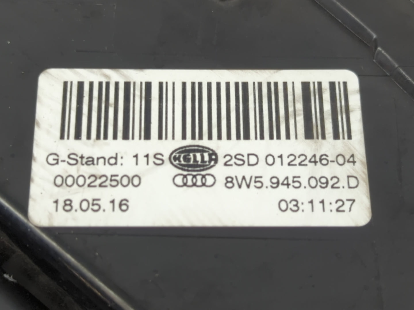 2017-2019 Audi A4 Tail Light Assembly Passenger Right OEM P/N:8W5 945 092 D Fits Fits 2017 2018 2019 OEM Used Auto Parts - O