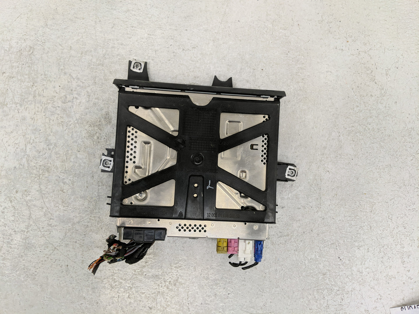 2017-2018 Audi A4 Radio AM FM Cd Player Receiver Replacement P/N:28506559 Fits Fits 2017 2018 OEM Used Auto Parts - Oemuseda
