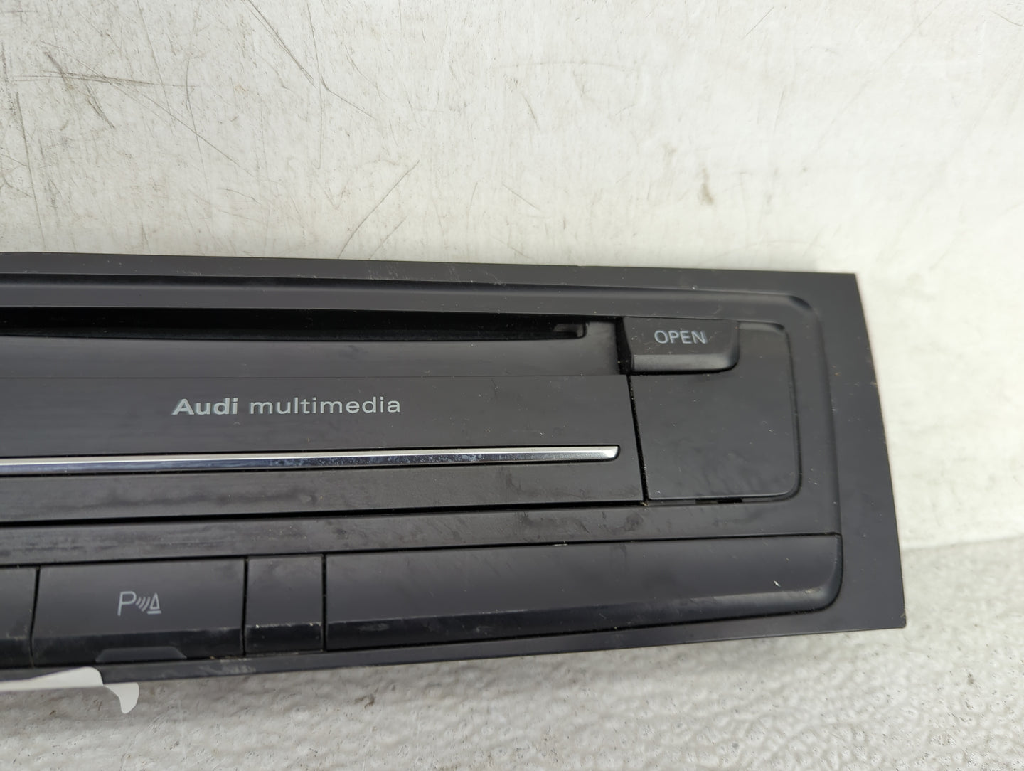 2017-2019 Audi A4 Radio AM FM Cd Player Receiver Replacement P/N:211 563 000 8R1 953 673, 075102069 Fits Fits 2017 2018 2019