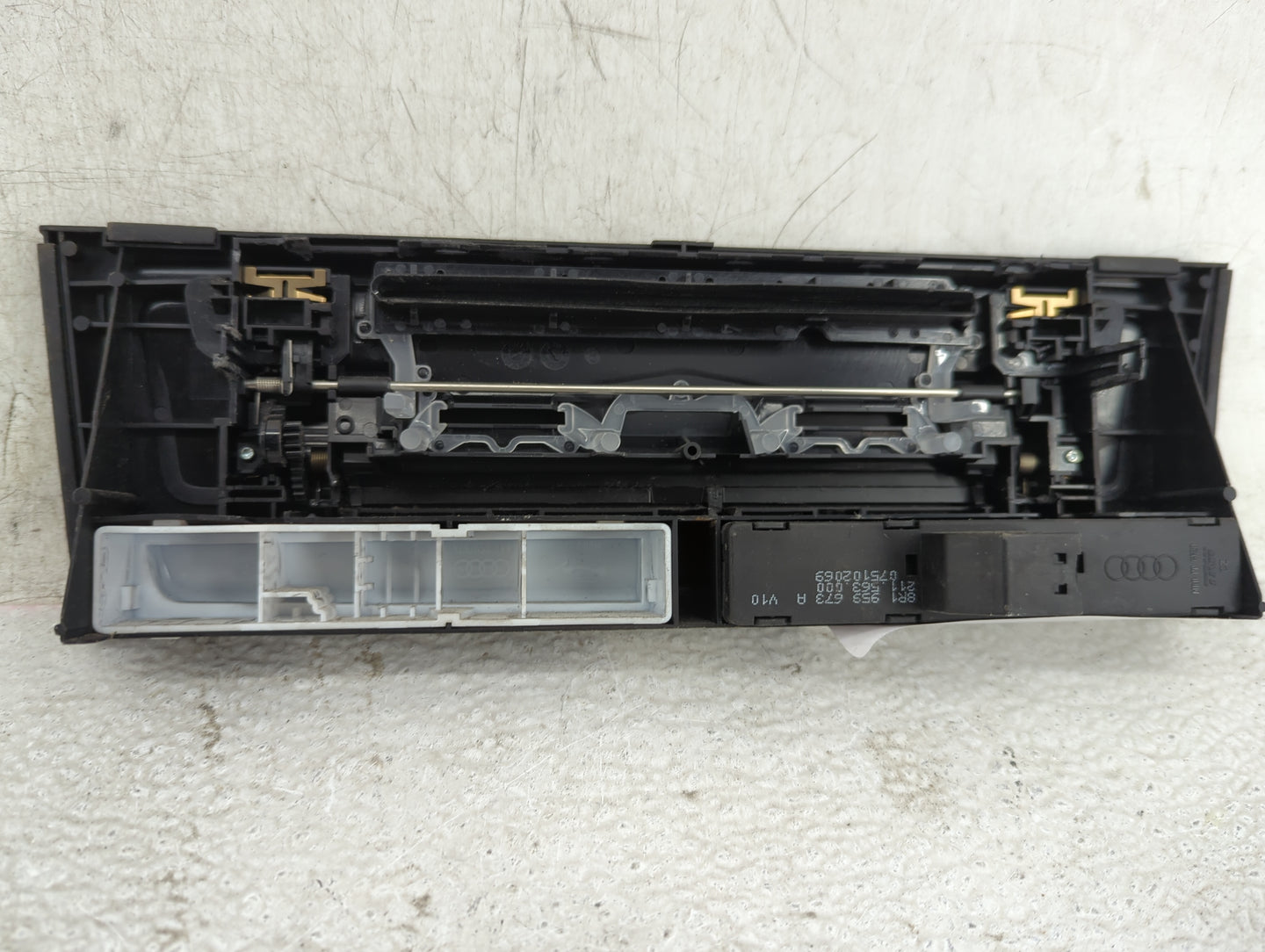 2017-2019 Audi A4 Radio AM FM Cd Player Receiver Replacement P/N:211 563 000 8R1 953 673, 075102069 Fits Fits 2017 2018 2019