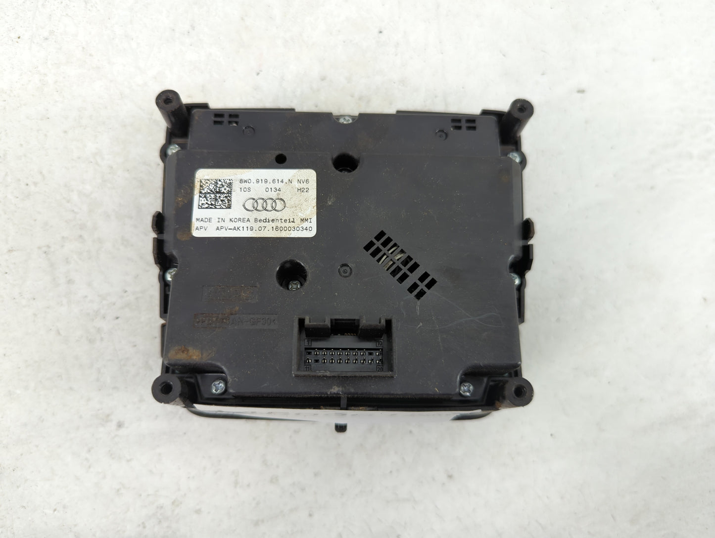 2017-2019 Audi A4 Radio AM FM Cd Player Receiver Replacement P/N:8W0919614N APV-AK119.07.1600030340 Fits Fits 2017 2018 2019