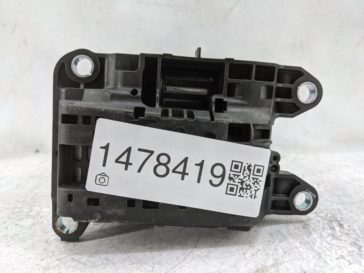 2017 Audi A4 Floor Console Assembly Shifter Black - Oemusedautoparts1.com