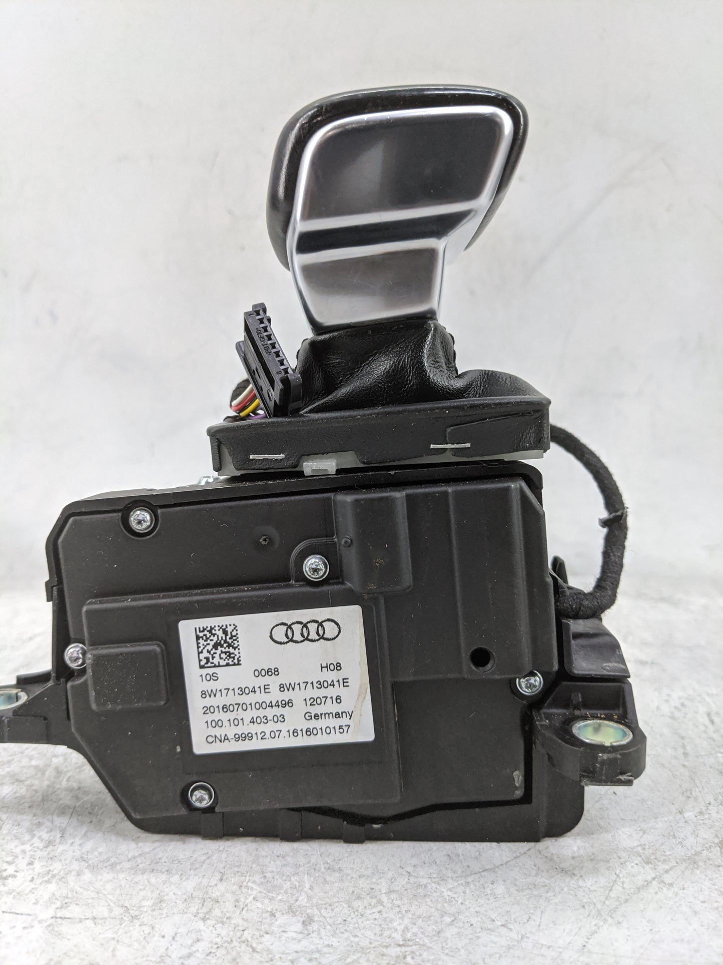 2017 Audi A4 Floor Console Assembly Shifter Black - Oemusedautoparts1.com