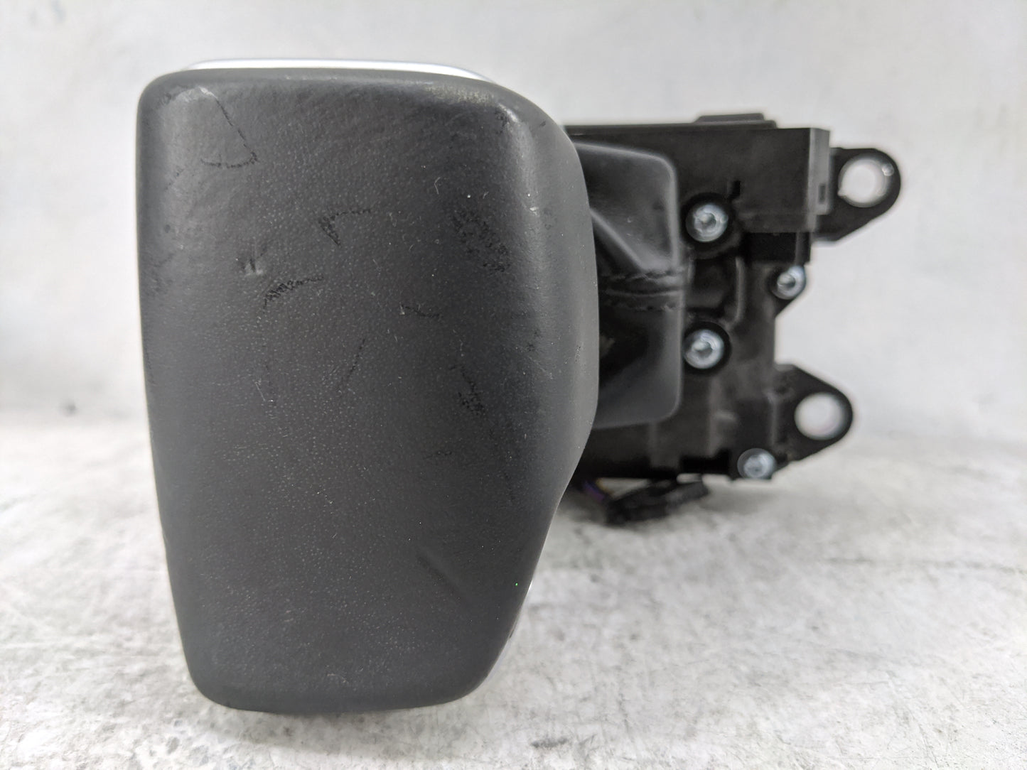 2017 Audi A4 Floor Console Assembly Shifter 1478543 - Oemusedautoparts1.com