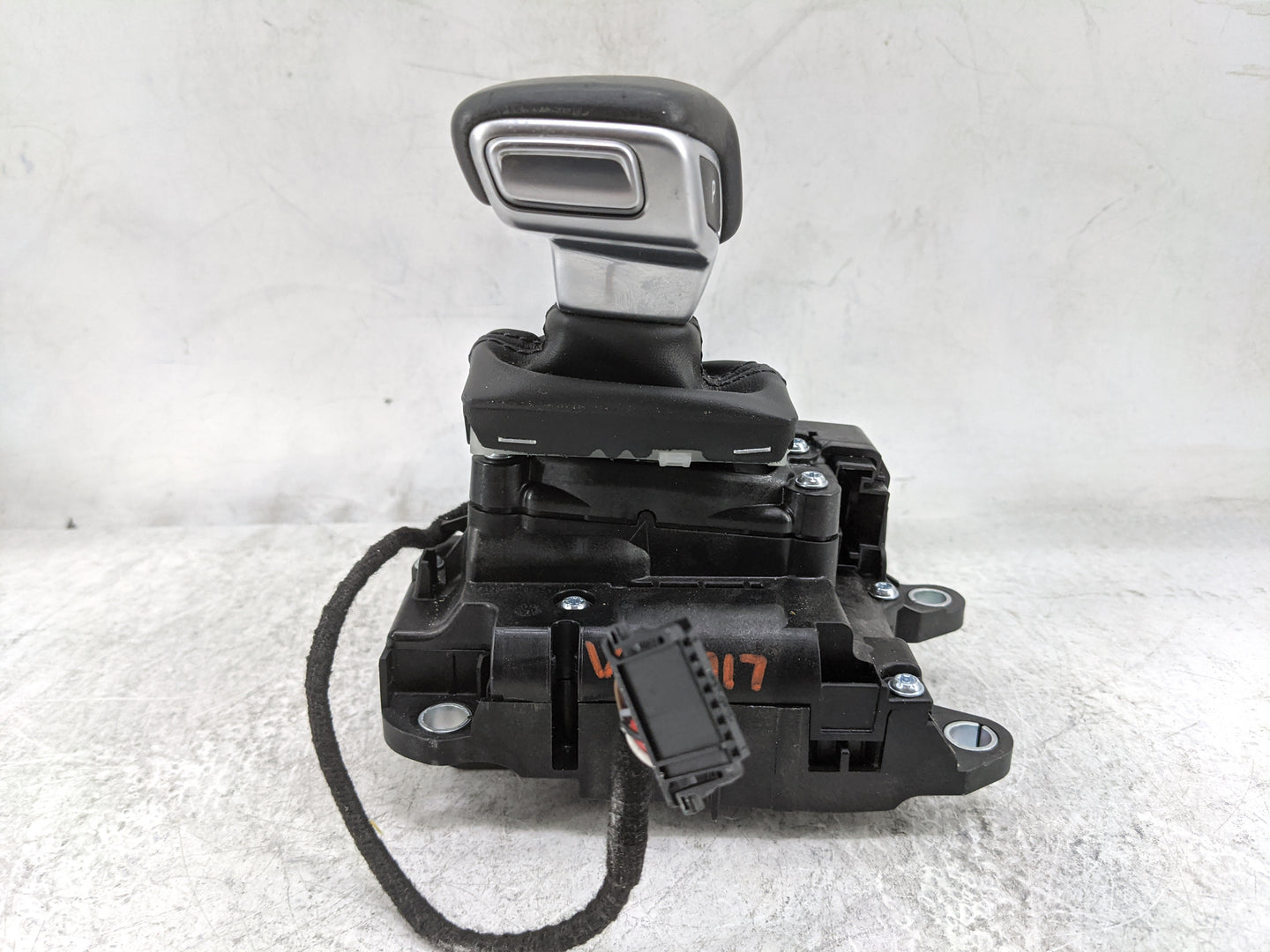 2017 Audi A4 Floor Console Assembly Shifter 1478543 - Oemusedautoparts1.com