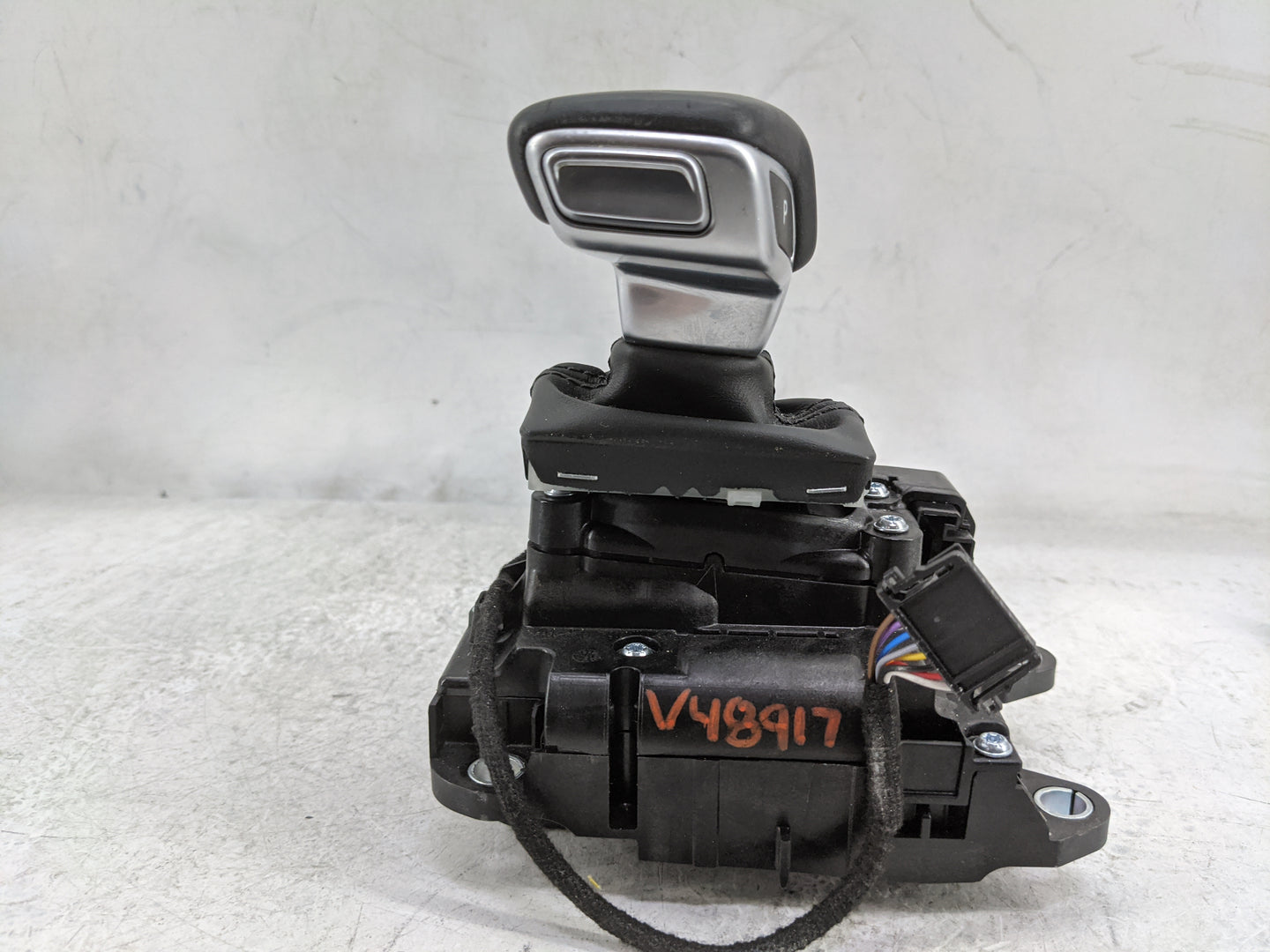 2017 Audi A4 Floor Console Assembly Shifter 1478543 - Oemusedautoparts1.com
