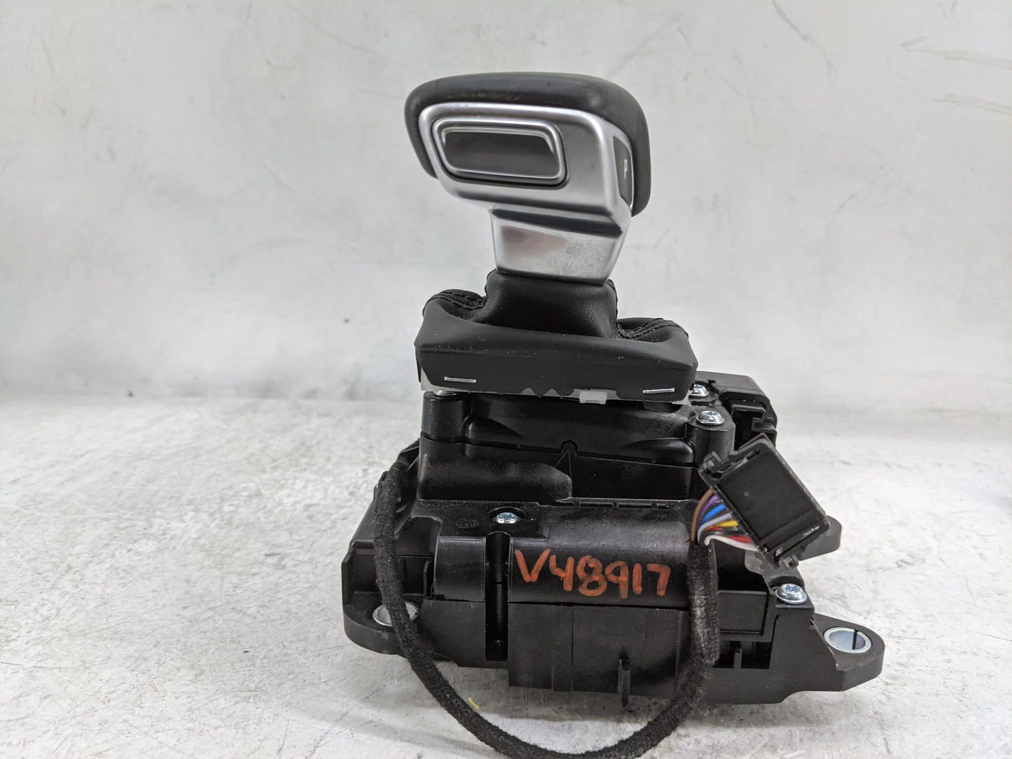2017 Audi A4 Floor Console Assembly Shifter 1478543 - Oemusedautoparts1.com