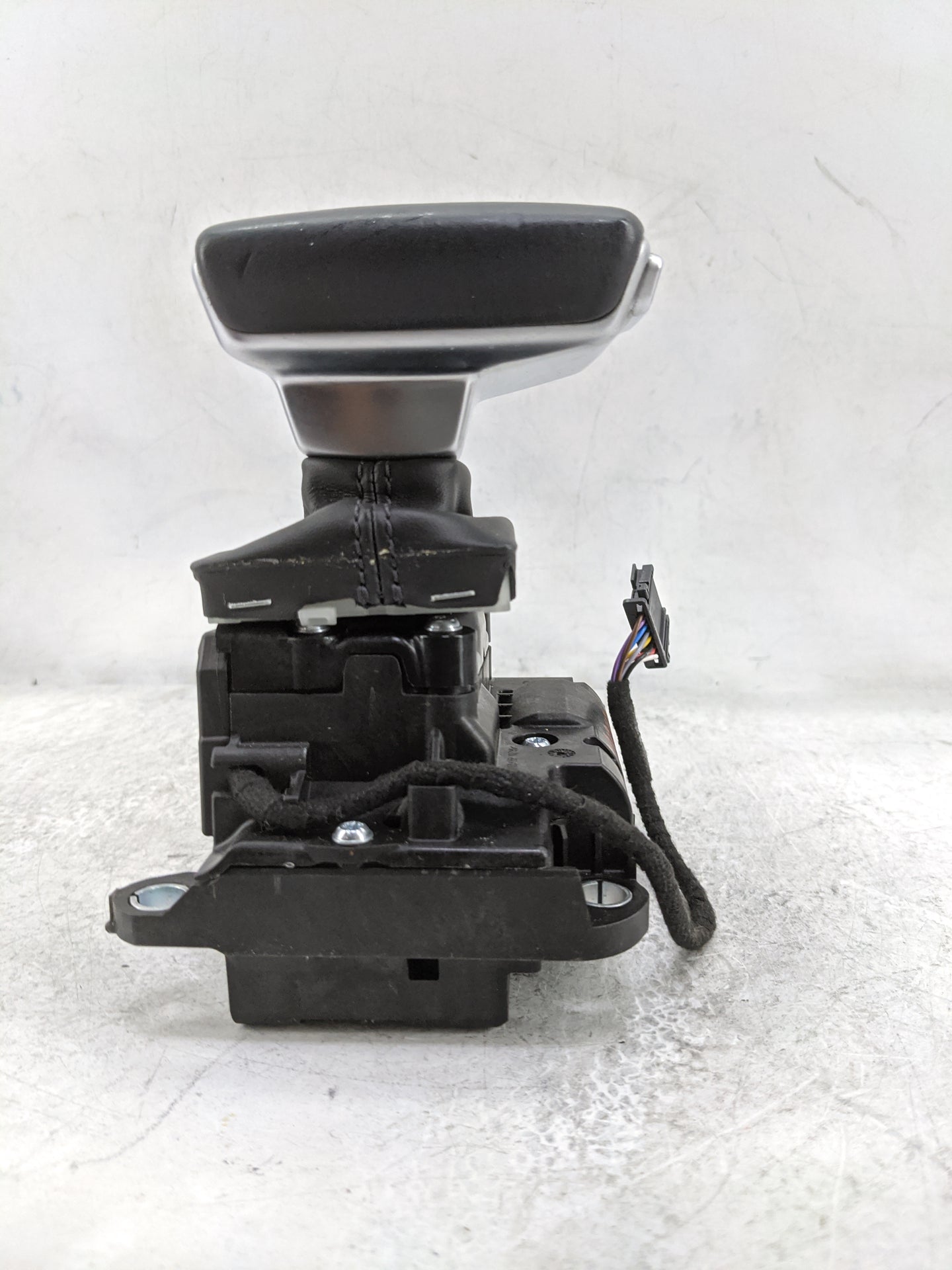 2017 Audi A4 Floor Console Assembly Shifter 1478543 - Oemusedautoparts1.com