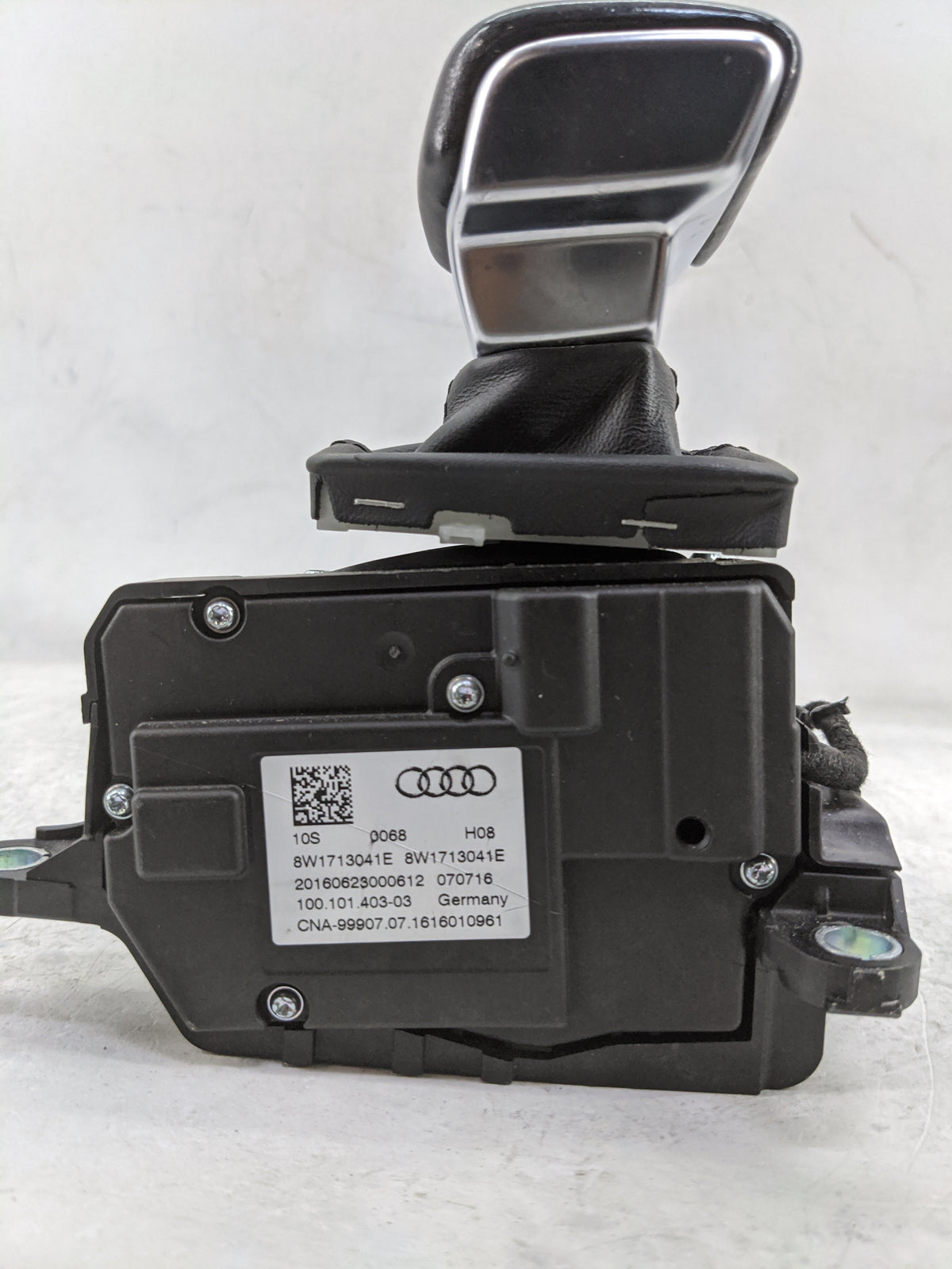 2017 Audi A4 Floor Console Assembly Shifter 1478613 - Oemusedautoparts1.com