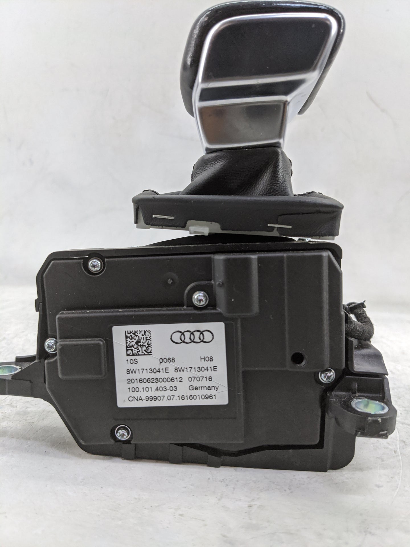 2017 Audi A4 Floor Console Assembly Shifter 1478613 - Oemusedautoparts1.com