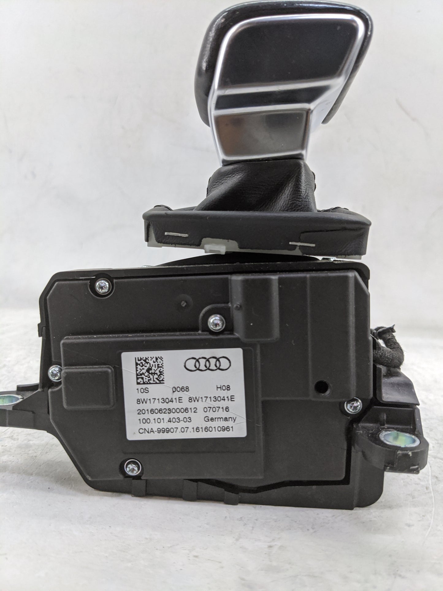 2017 Audi A4 Floor Console Assembly Shifter 1478613 - Oemusedautoparts1.com