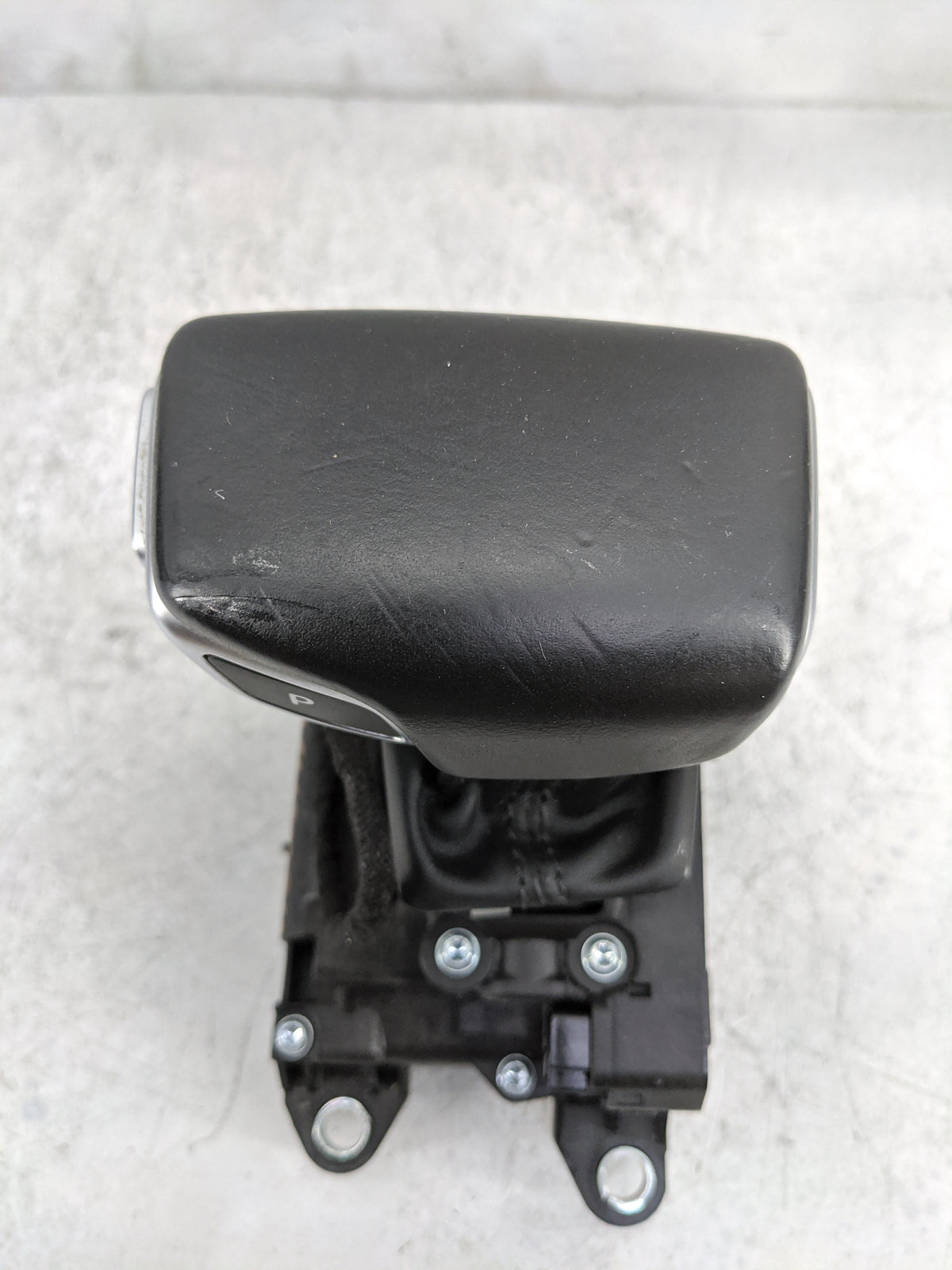 2017 Audi A4 Floor Console Assembly Shifter 1478614 - Oemusedautoparts1.com