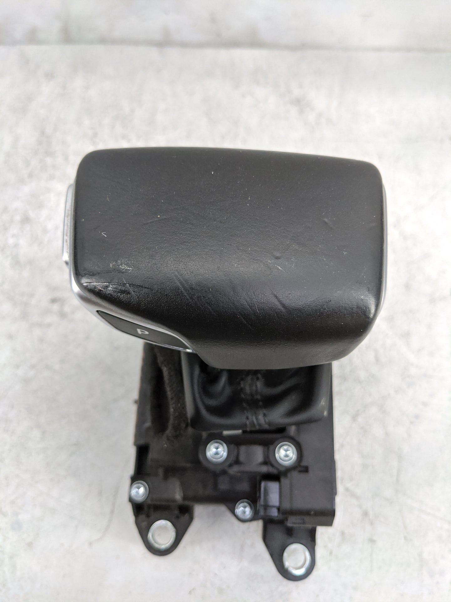 2017 Audi A4 Floor Console Assembly Shifter 1478614 - Oemusedautoparts1.com