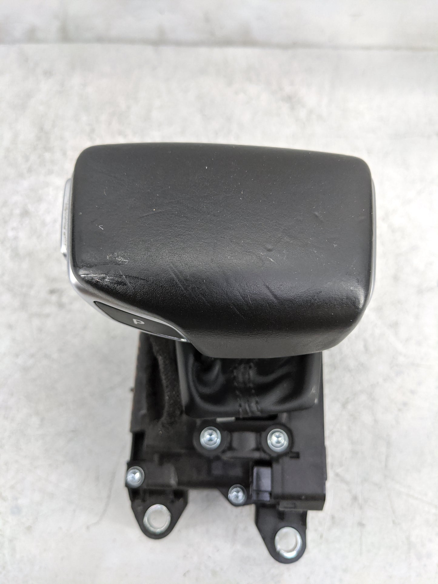 2017 Audi A4 Floor Console Assembly Shifter 1478614 - Oemusedautoparts1.com