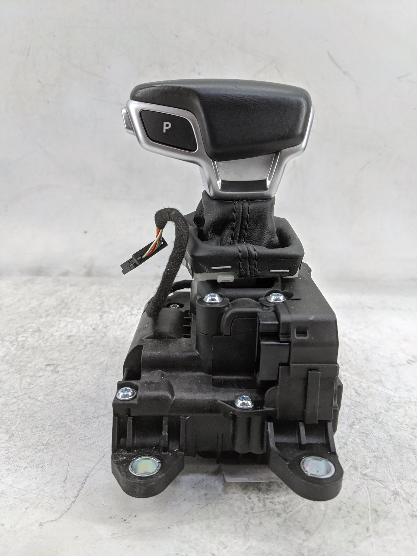 2017 Audi A4 Floor Console Assembly Shifter 1478614 - Oemusedautoparts1.com