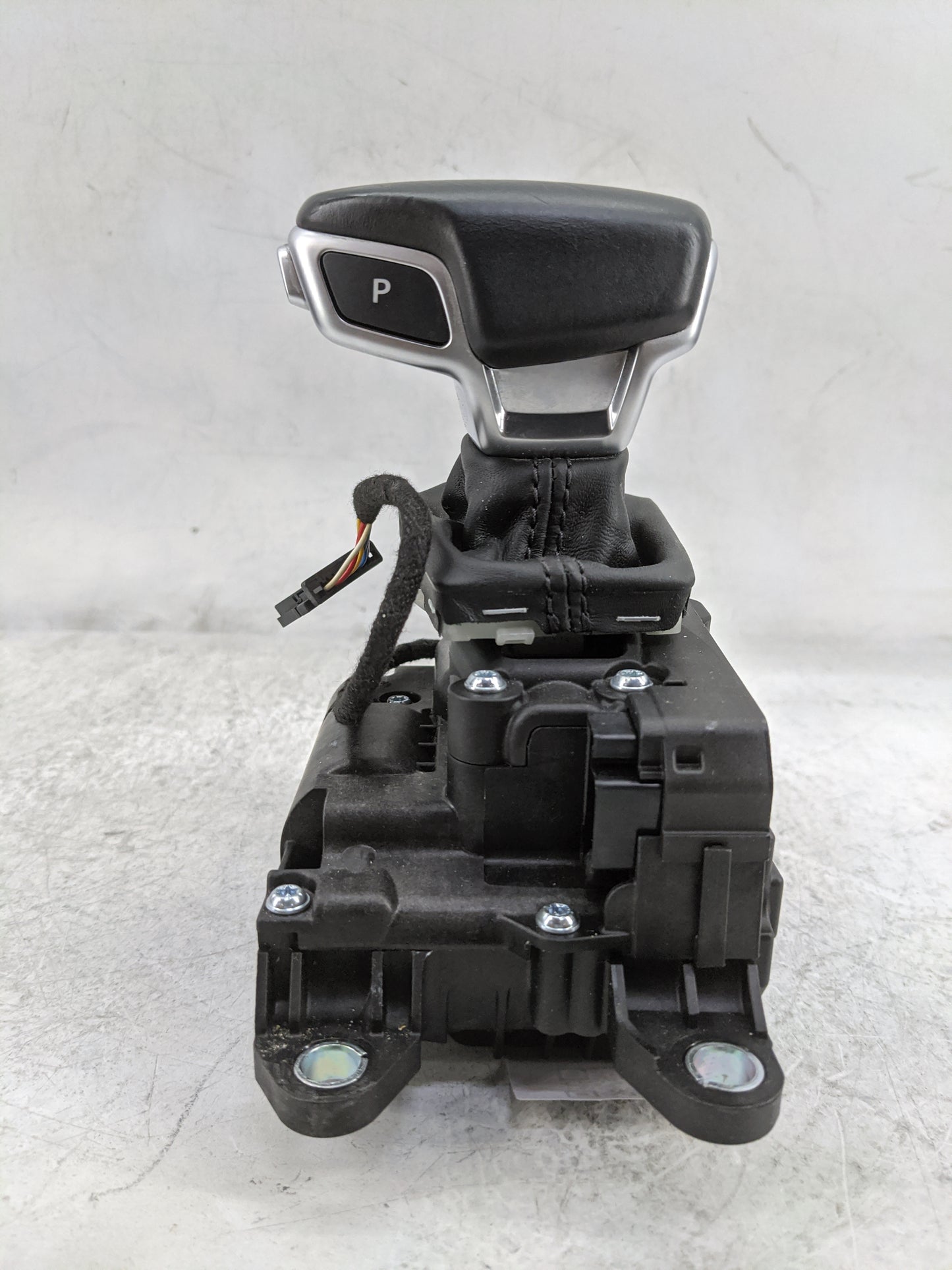 2017 Audi A4 Floor Console Assembly Shifter 1478614 - Oemusedautoparts1.com