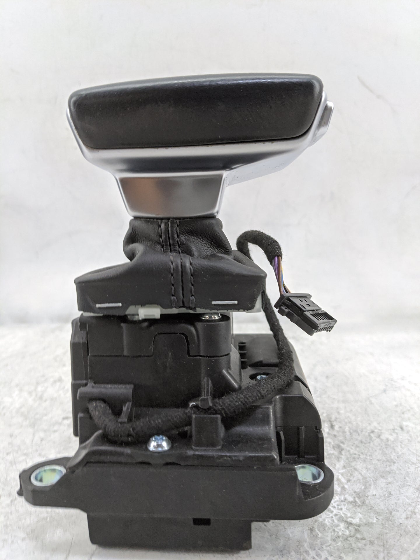 2017 Audi A4 Floor Console Assembly Shifter 1478614 - Oemusedautoparts1.com