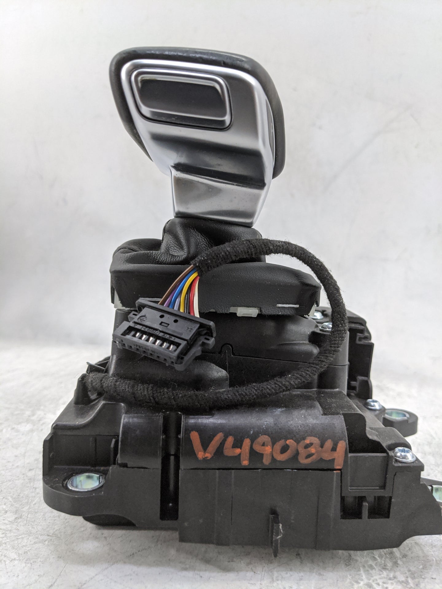 2017 Audi A4 Floor Console Assembly Shifter 1478614 - Oemusedautoparts1.com