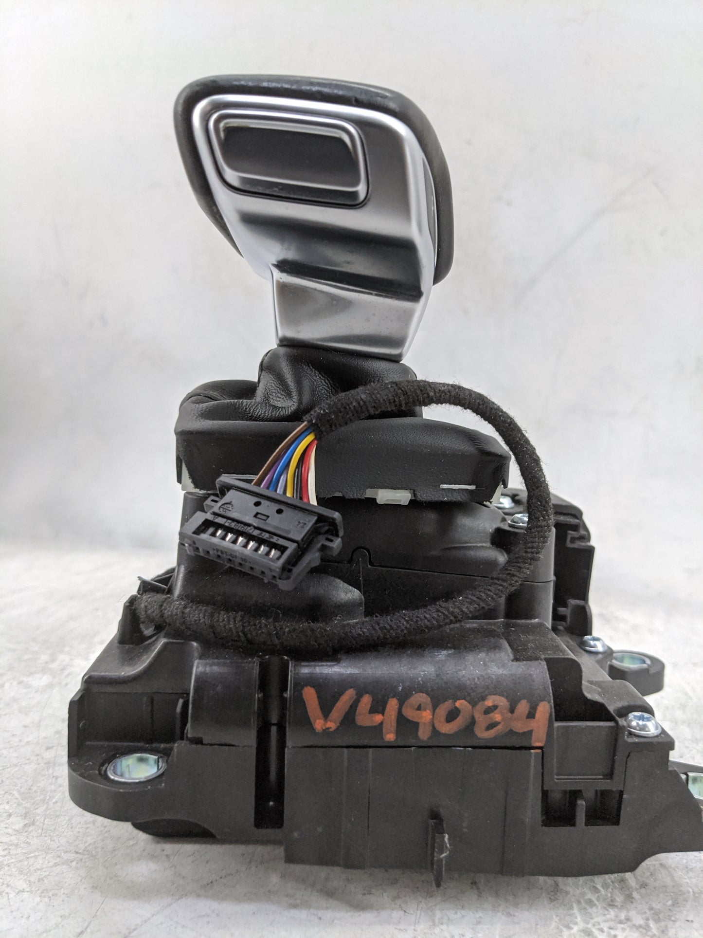2017 Audi A4 Floor Console Assembly Shifter 1478614 - Oemusedautoparts1.com