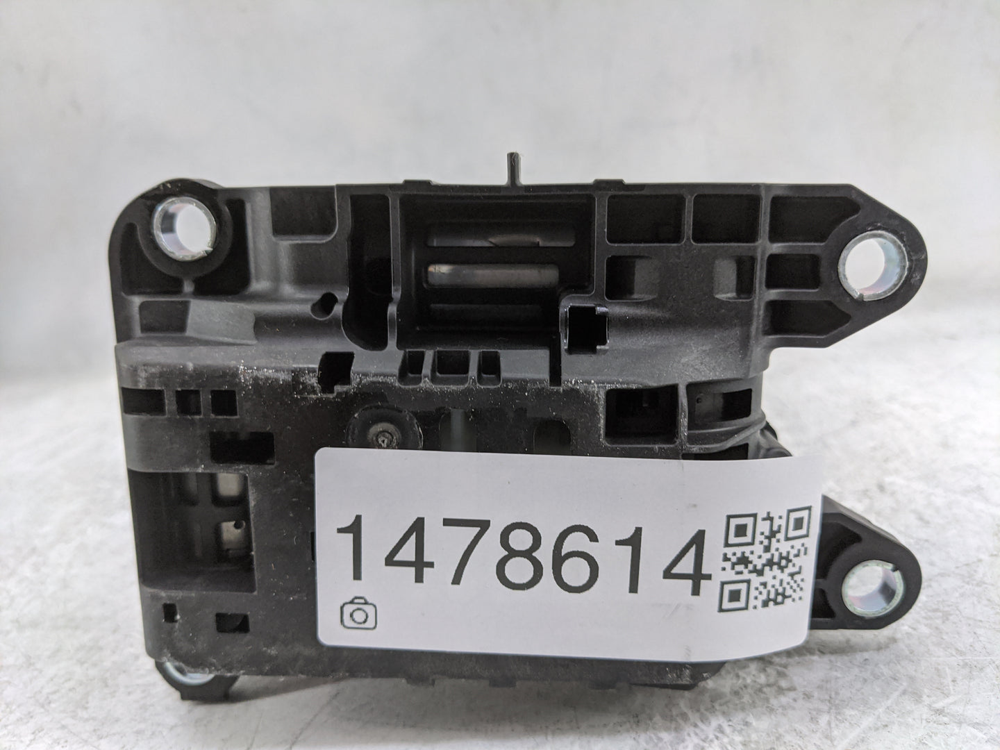 2017 Audi A4 Floor Console Assembly Shifter 1478614 - Oemusedautoparts1.com