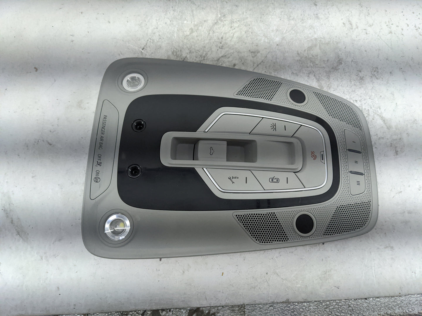 2017-2018 Audi A4 Overhead Roof Console Interior Dome Light Gray - Oemusedautoparts1.com