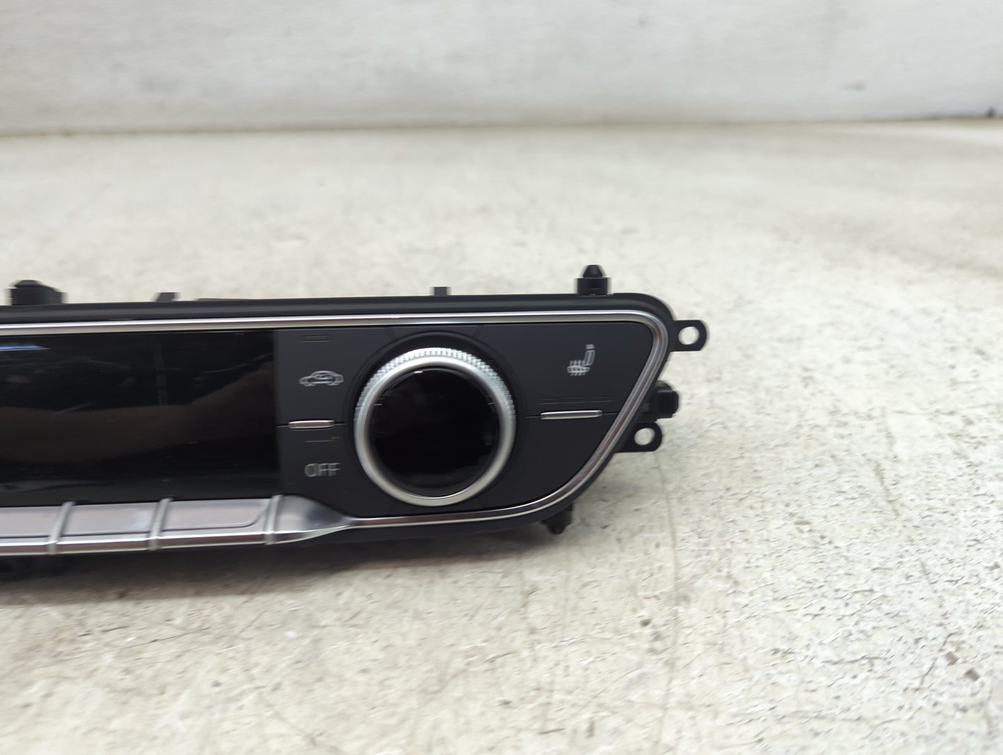 2017-2019 Audi A4 Climate Control Module Temperature AC/Heater Replacement P/N:8W0820043T 5HB01347911 Fits OEM Used Auto Par