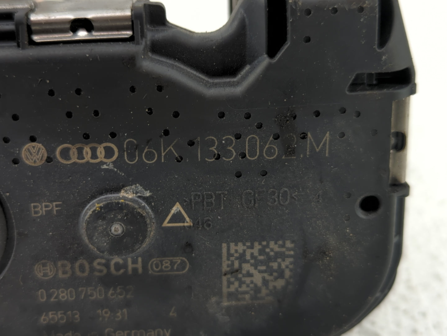 2017-2020 Audi A4 Throttle Body P/N:06K 133 062 AK 06K 133 062 M, 06K 133 062 J Fits Fits 2017 2018 2019 2020 2021 2022 OEM 